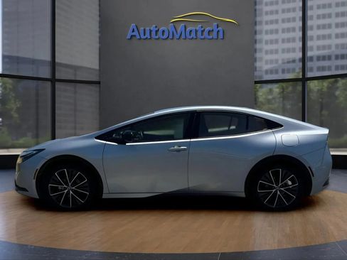 Used 2024 Toyota Prius XLE FWD image 7