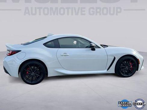 Used 2025 Toyota GR86 Premium w/ Performance Package image 6