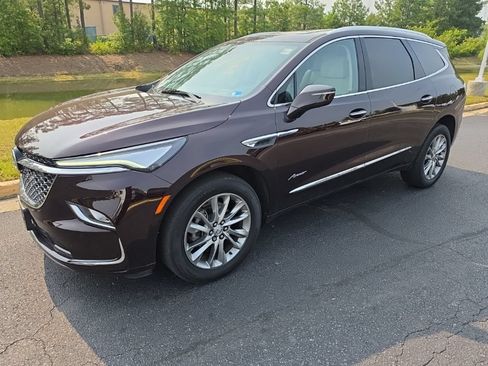 Used 2023 Buick Enclave Avenir AWD/4WD image 3