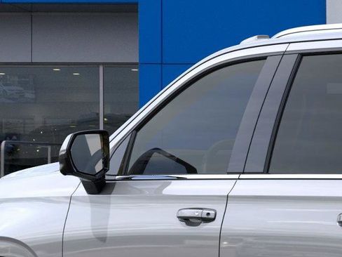 New 2026 Chevrolet Suburban LT image 12