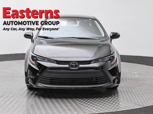 Used 2025 Toyota Corolla LE FWD image 2