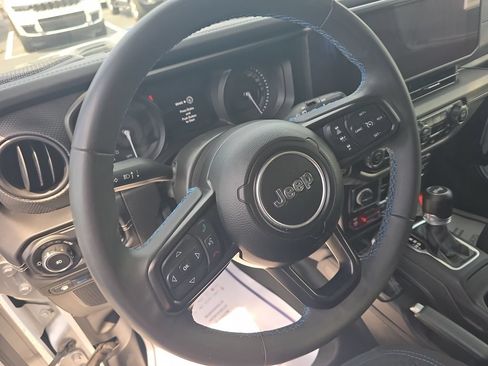 Used 2024 Jeep Wrangler Unlimited Rubicon 4xe AWD/4WD image 16