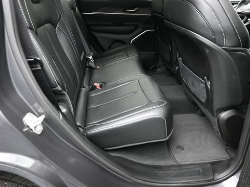 Used 2023 Jeep Grand Cherokee Limited AWD/4WD image 10