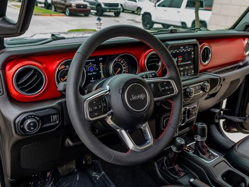 Used 2023 Jeep Gladiator Rubicon w/ LED Lighting Group image 17