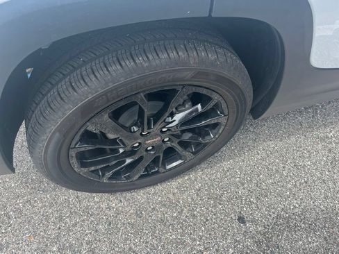 Certified 2024 GMC Terrain SLE w/ Driver Convenience Package FWD image 9