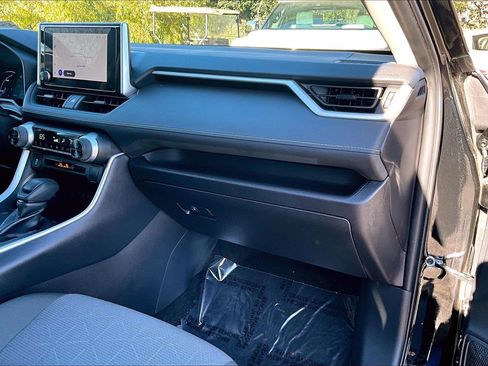 Used 2025 Toyota RAV4 XLE image 15