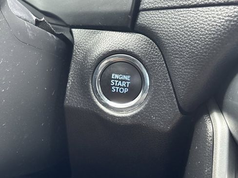 Used 2021 Toyota RAV4 XLE w/ Convenience Package image 28