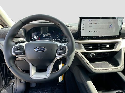 New 2026 Ford Explorer Active RWD image 7