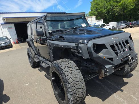 Used 2018 Jeep Wrangler Unlimited Rubicon w/ Cold Weather Group AWD/4WD image 4