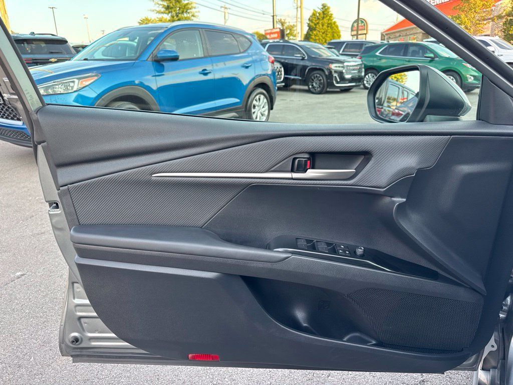 Used 2025 Toyota Camry SE FWD image 10