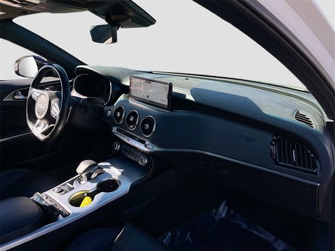 Used 2023 Kia Stinger GT2 image 31