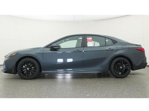 Used 2026 Toyota Camry SE FWD image 19