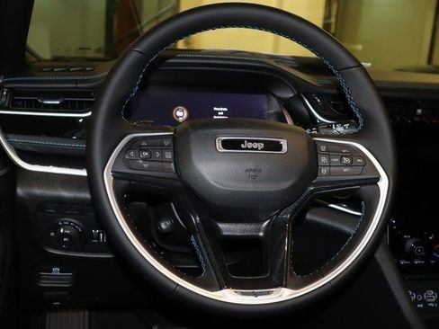 New 2022 Jeep Grand Cherokee Trailhawk w/ Luxury Tech Group III image 8