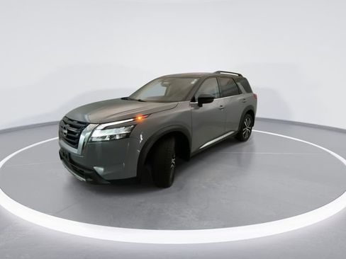Used 2024 Nissan Pathfinder Platinum w/ Cargo Package AWD/4WD image 4