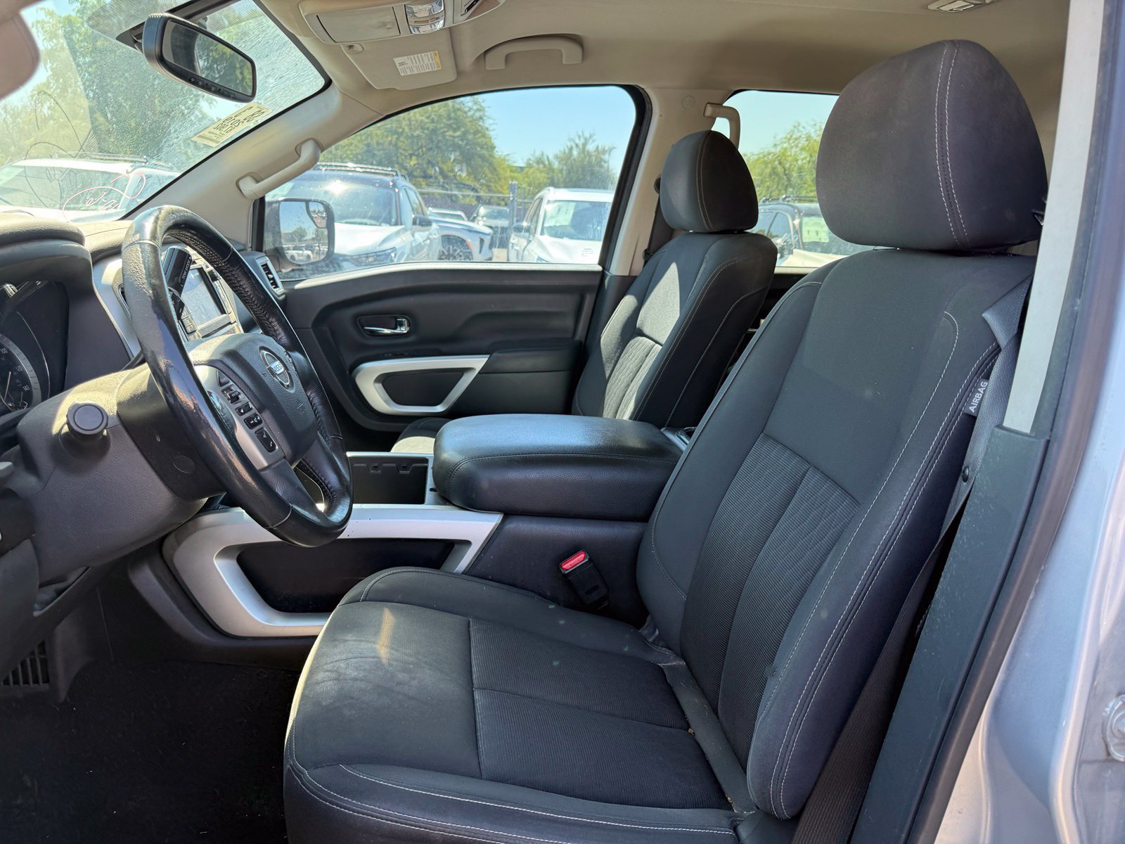 Used 2019 Nissan Titan SV w/ SV Convenience Package RWD image 12