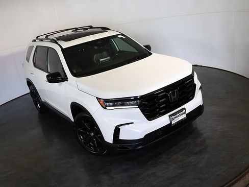 Used 2025 Honda Pilot Black Edition image 7