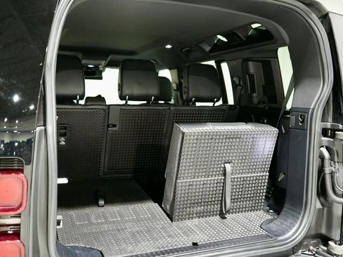 Used 2021 Land Rover Defender 110 SE image 9