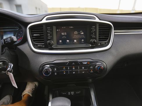 Used 2020 Kia Sorento AWD V6 image 8