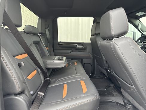 Used 2025 GMC Sierra 2500 AT4 image 20