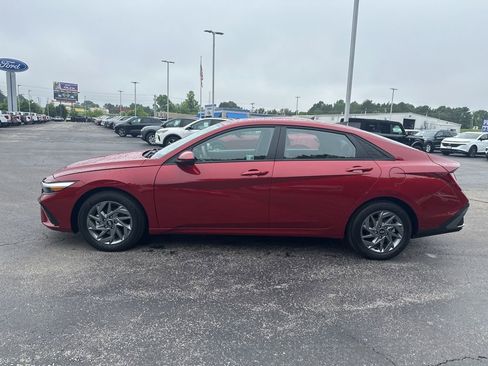 Used 2025 Hyundai Elantra Hybrid FWD image 6