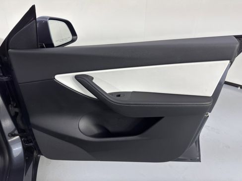 Used 2021 Tesla Model Y Long Range image 44