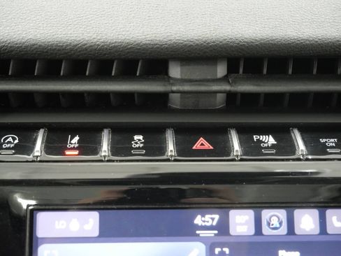 Used 2022 Jeep Grand Cherokee L Laredo w/ Luxury Tech Group I AWD/4WD image 21