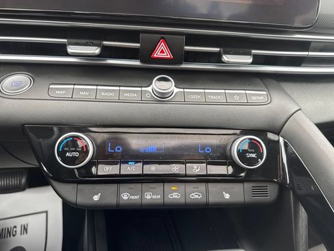 Certified 2024 Hyundai Elantra SEL w/ Convenience Package FWD image 19