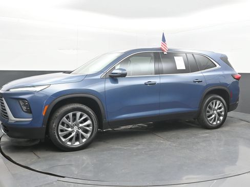 Used 2025 Buick Enclave Preferred FWD image 5
