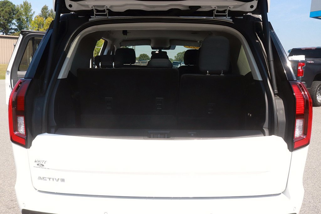 Used 2025 Ford Expedition Active RWD image 18