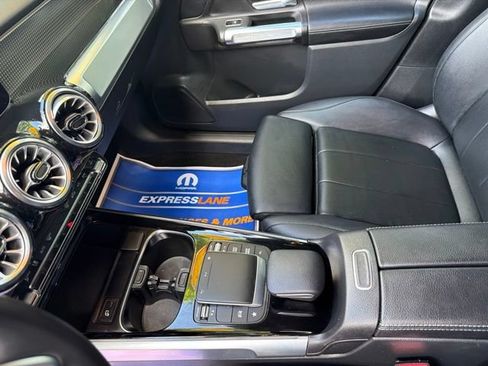 Used 2022 Mercedes-Benz GLB 250 4MATIC image 17