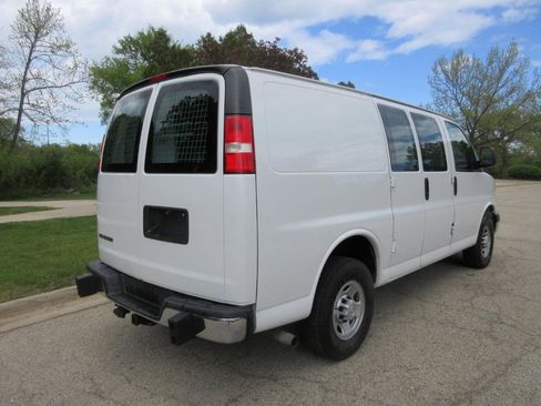 Used 2019 Chevrolet Express 2500 w/ Driver Convenience Package RWD image 21