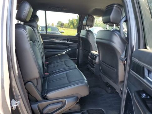 Used 2022 Jeep Wagoneer Series II AWD/4WD image 25