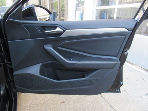 Used 2023 Volkswagen Jetta Sport image 16