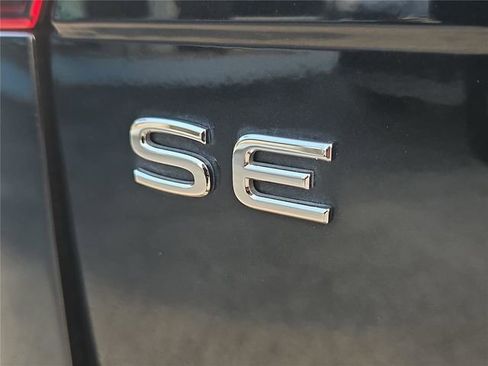 Used 2024 Volkswagen Tiguan SE image 5