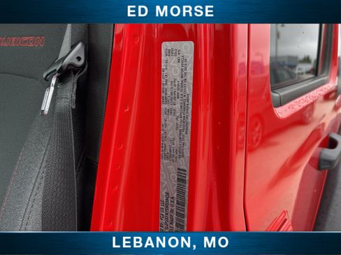 Used 2025 Jeep Wrangler Unlimited Rubicon AWD/4WD image 32