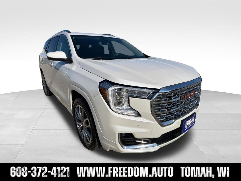 Used 2024 GMC Terrain Denali w/ Denali Premium Package AWD/4WD image 7