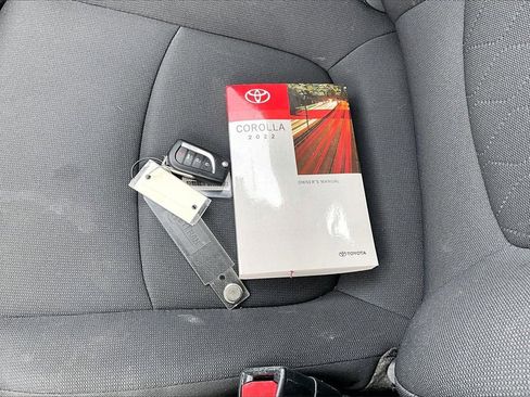 Used 2022 Toyota Corolla LE image 34