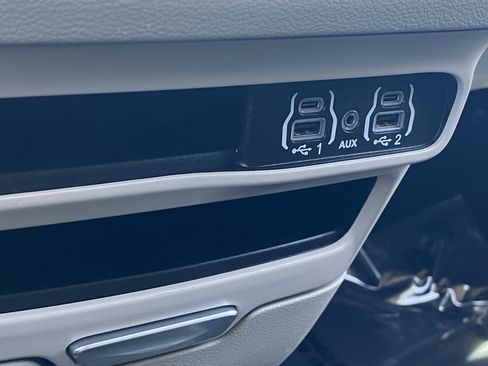 Certified 2024 Chrysler Pacifica Touring-L FWD image 27