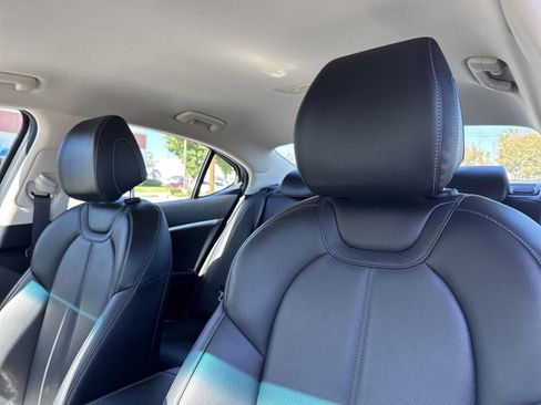 Used 2023 Genesis G70 2.0T image 24