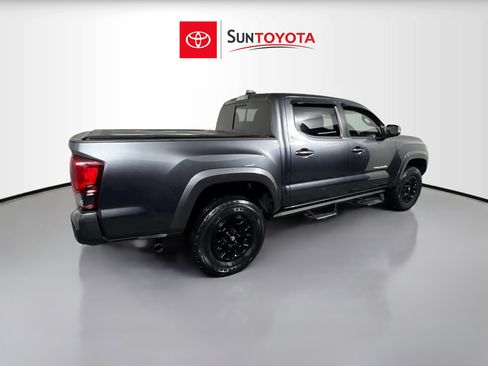 Used 2022 Toyota Tacoma SR5 w/ Technology Package image 4