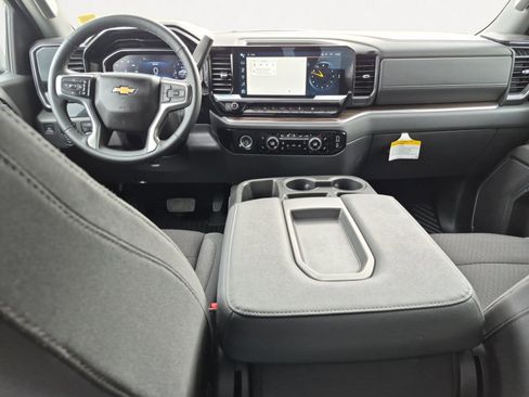Used 2024 Chevrolet Silverado 1500 LT image 3