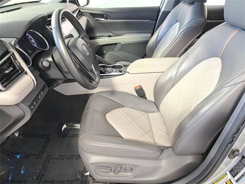 Used 2019 Toyota Camry XLE image 18