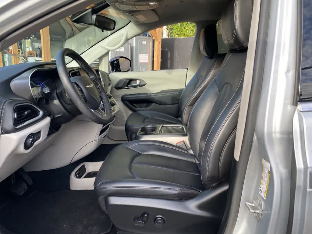 Used 2024 Chrysler Pacifica Limited FWD image 12