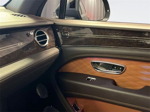 Used 2023 Bentley Bentayga Extended Wheelbase image 37