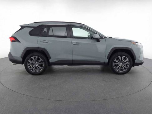 Used 2023 Toyota RAV4 XLE Premium image 4