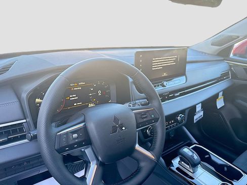 New 2026 Mitsubishi Outlander SE FWD image 9