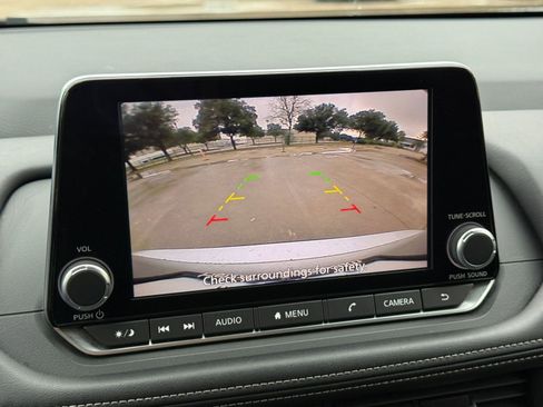 Used 2025 Nissan Rogue SV FWD image 25