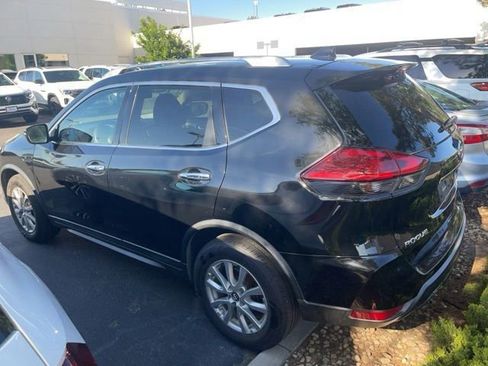 Used 2017 Nissan Rogue SV AWD/4WD image 3
