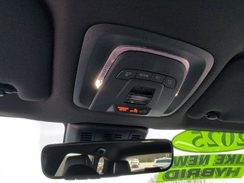 Certified 2025 Toyota Crown Signia image 24