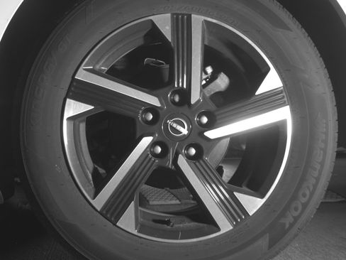 Used 2025 Nissan Sentra SV FWD image 14